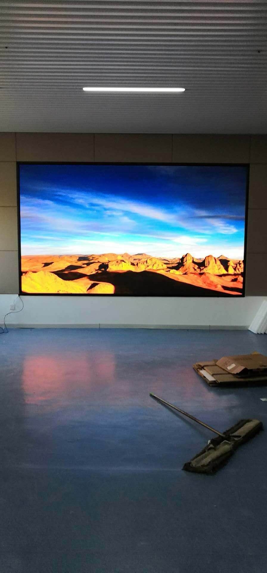 基本面低于灯管发光面,实现全角度无阴影,多方位观看显示效果始终如一